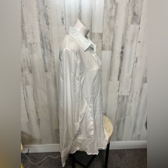 White blouse - Picture 6 of 7